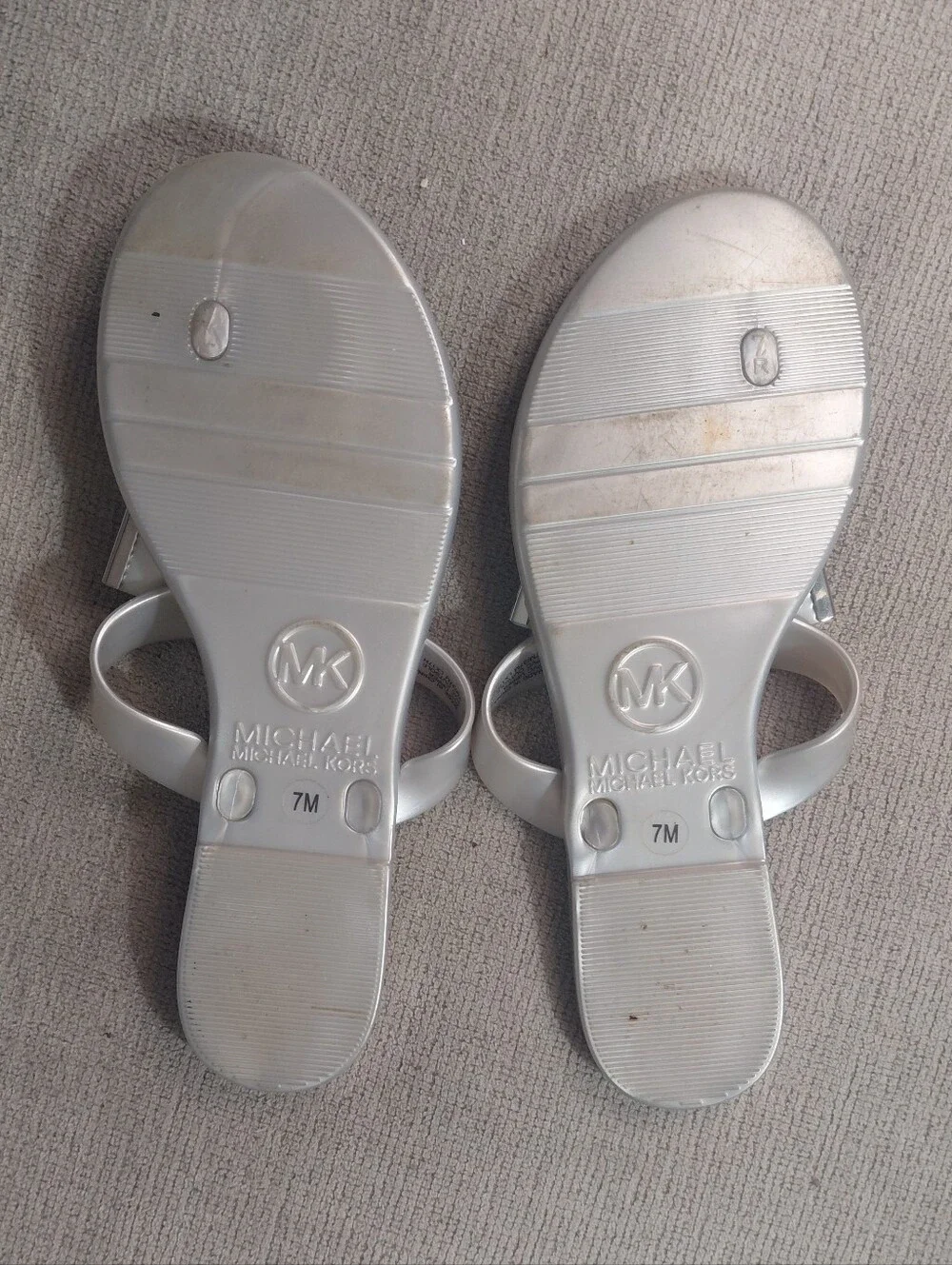 Michael Kors Metallic Silver Bow Jelly Sandals Size 7